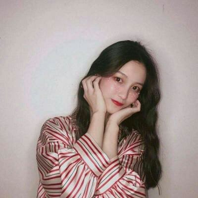 “女子泳装照简历”热传，涉事机主回应：应是被人恶搞，律师：当事人可起诉或报警