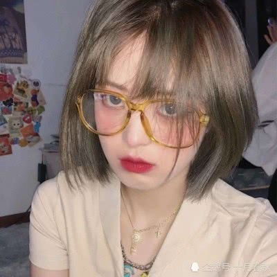 女子骑电动车未戴头盔 被交警拦下后情绪激动大喊大叫