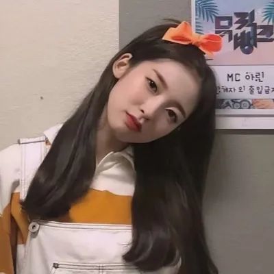 西藏林芝：黑颈鹤与桃花共绘春日画卷                    发稿时间：2024-04-05 19:52:00                                                                        来源：                        中国新闻网