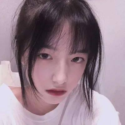 今晚姐姐真的杀疯了，太美了，站在那里就跟画一样