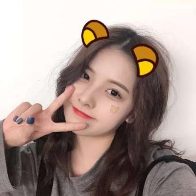 蒜苗被轧大妈怒砸奔驰，警方通报