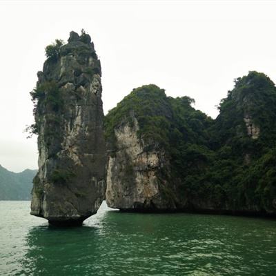 花莲地震导致当地2栋大楼严重倾斜 特搜队集结救援